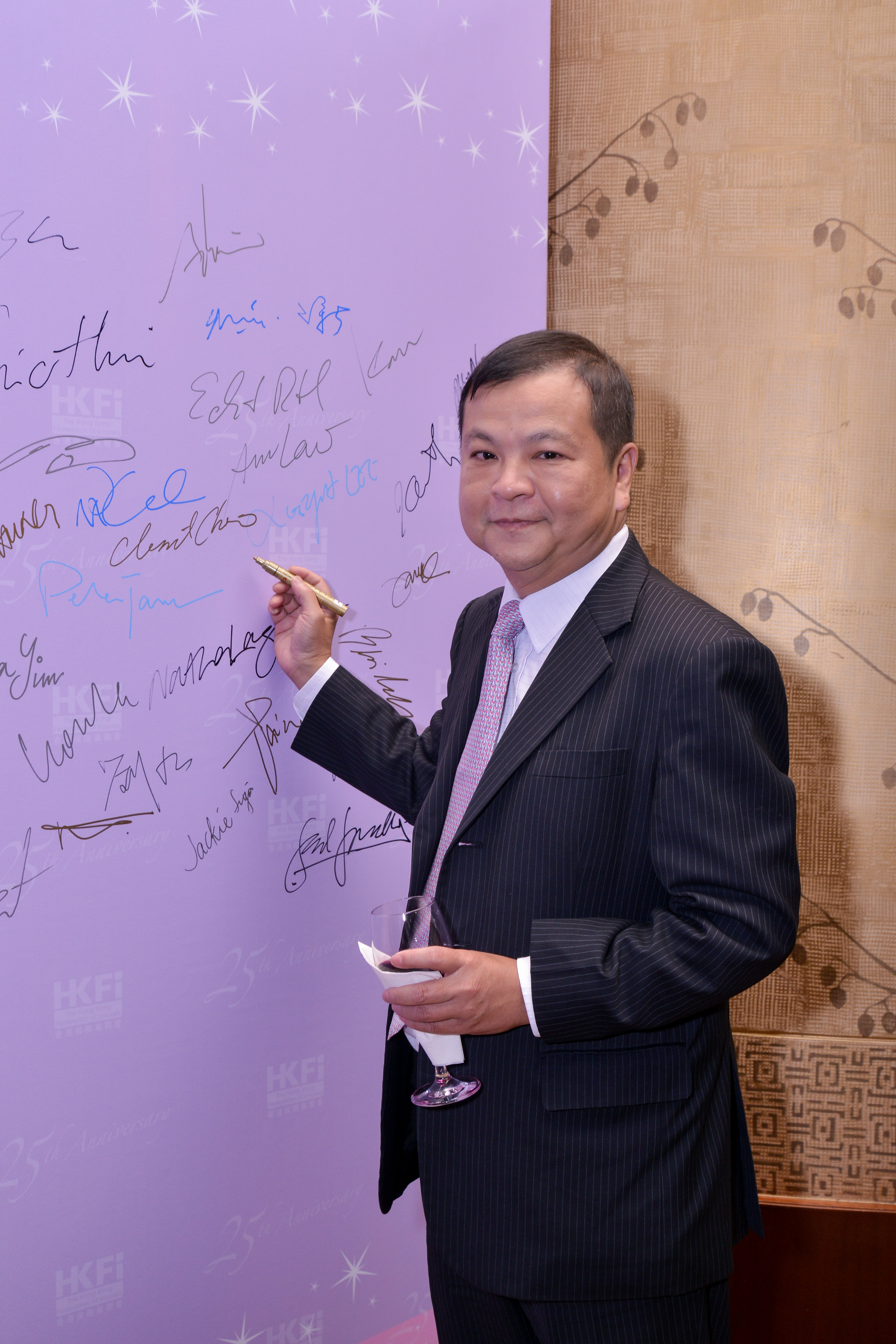 HKFI Celebrating 25 Years – Signing Board (1)